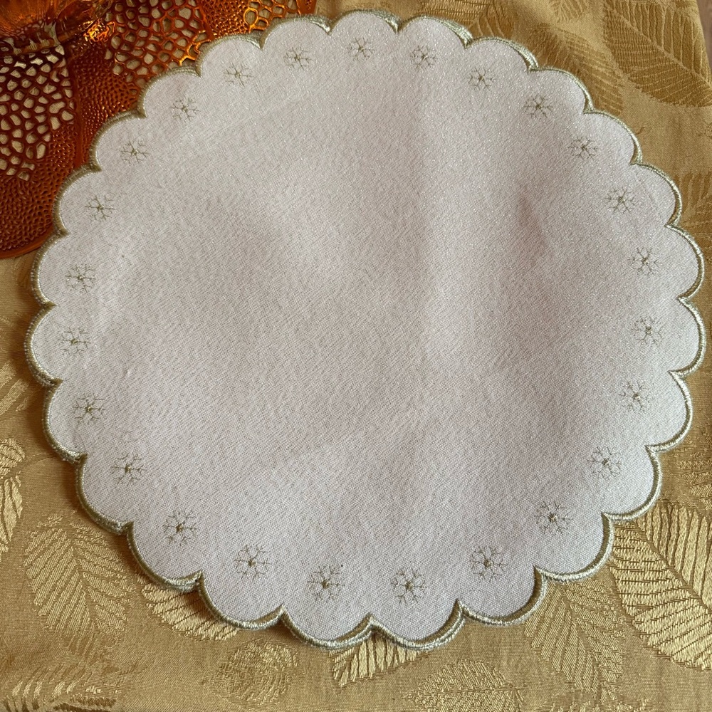 Cynthia Rowley White and Silver Scalloped Placemat